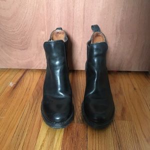 Frye Sabrina heeled chelsea boot black size 6.5